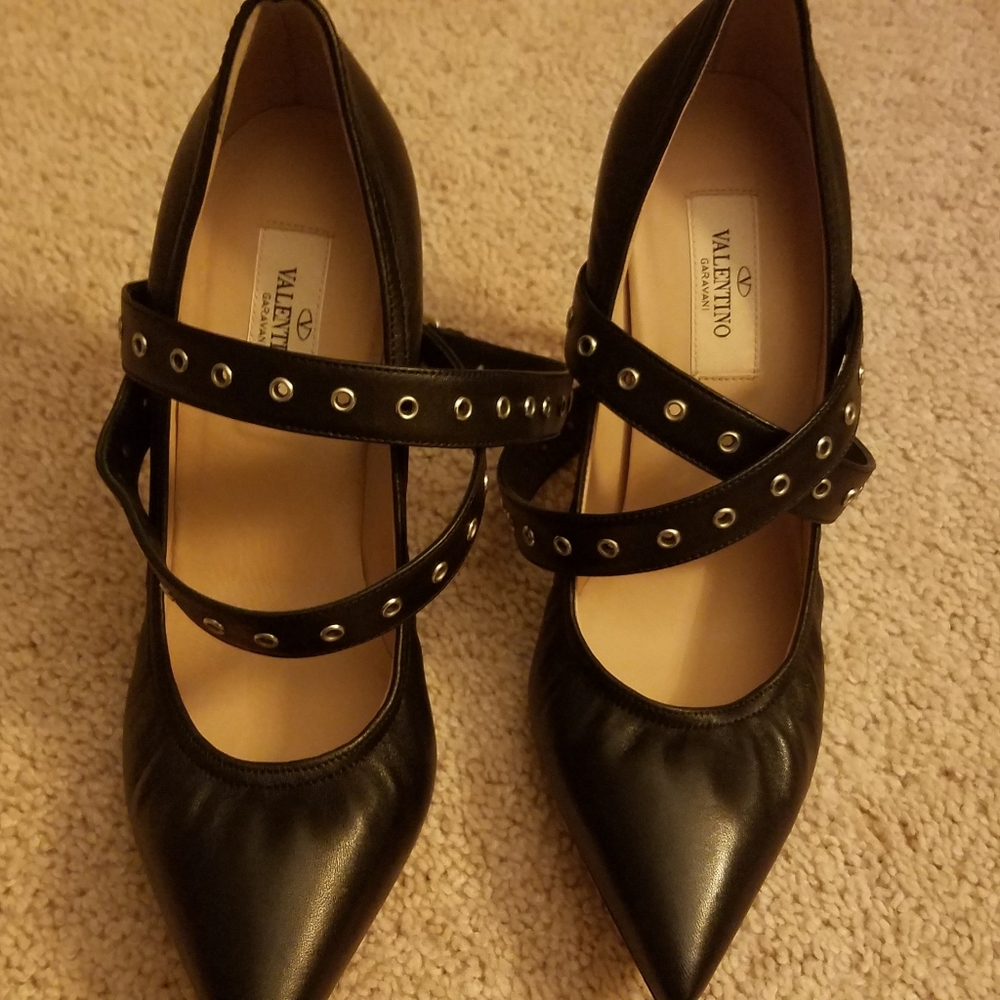 Brand new Valentino Garavani sexy ankle strap heel - Picture 2 of 8